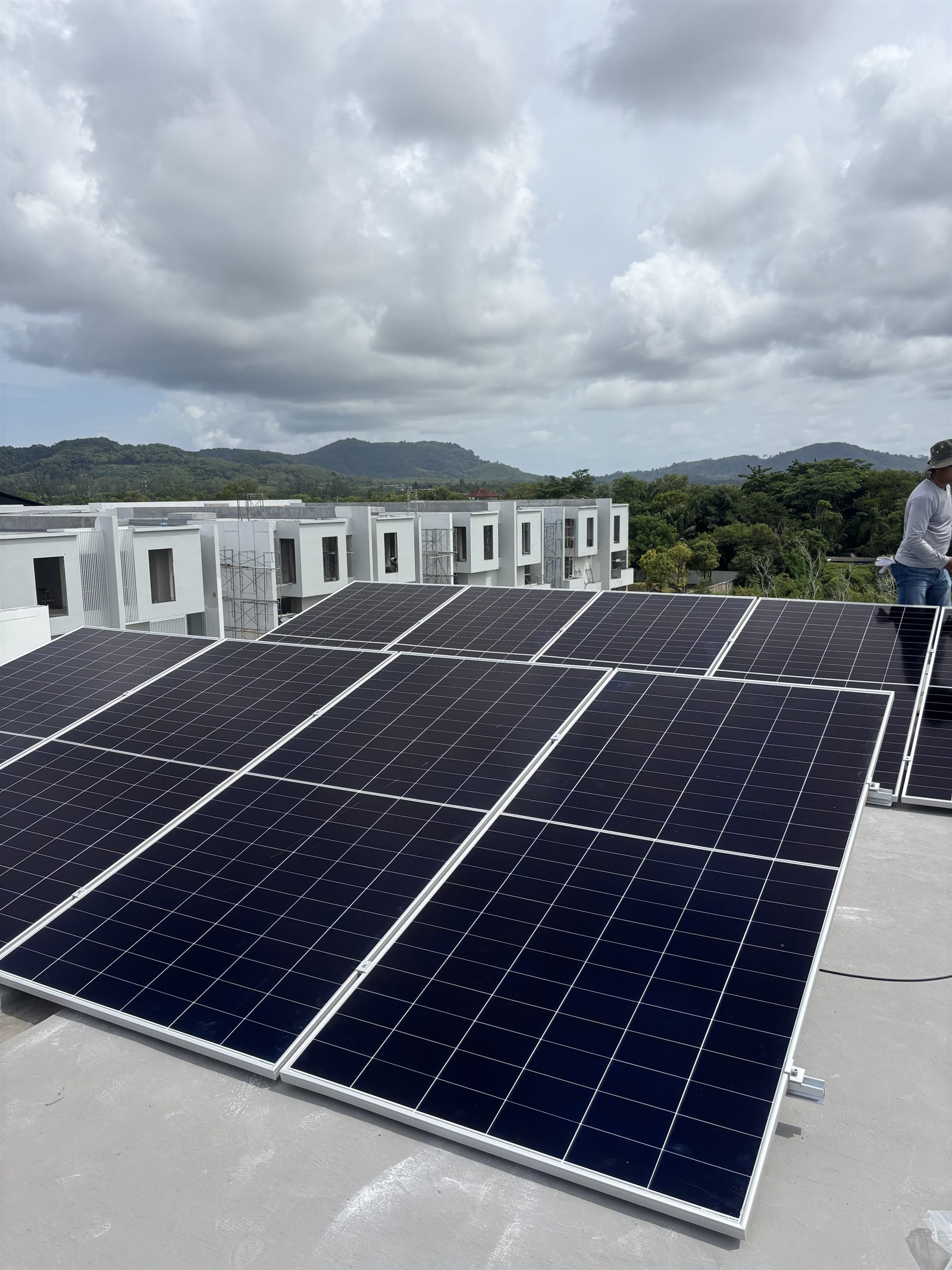 ผลงานจริง ติดตั้งโซลาร์เซลล์ On-Grid 5 kW บนหลังคาบ้าน The Residence Prime บ้านดอน ภูเก็ต